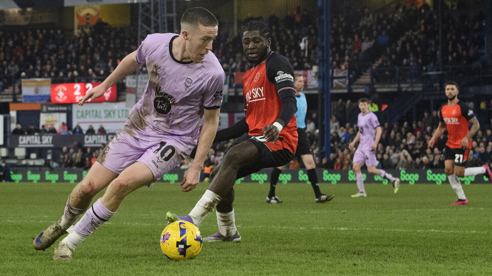 林肯城客场平卢顿，联赛不败纪录延续至九场